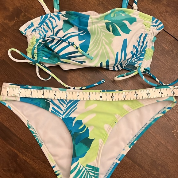 Teal and green tropical palms. - Picture 3 of 5